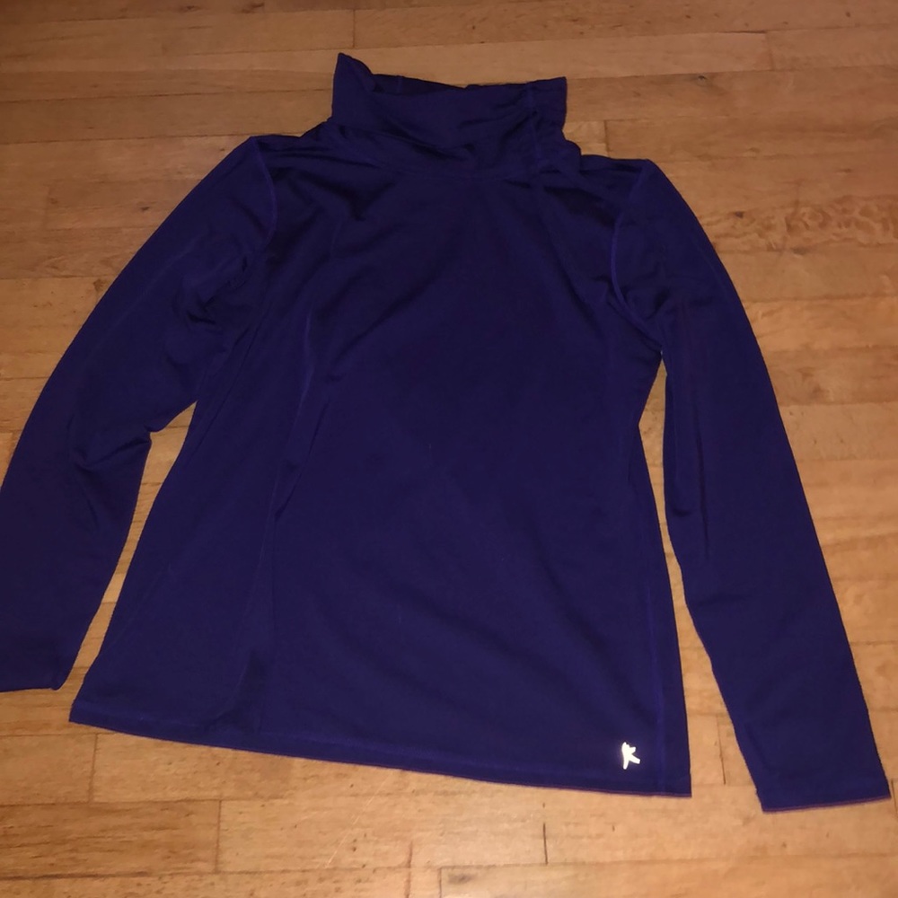 Nice sporty turtle neck sweater with thumb opening